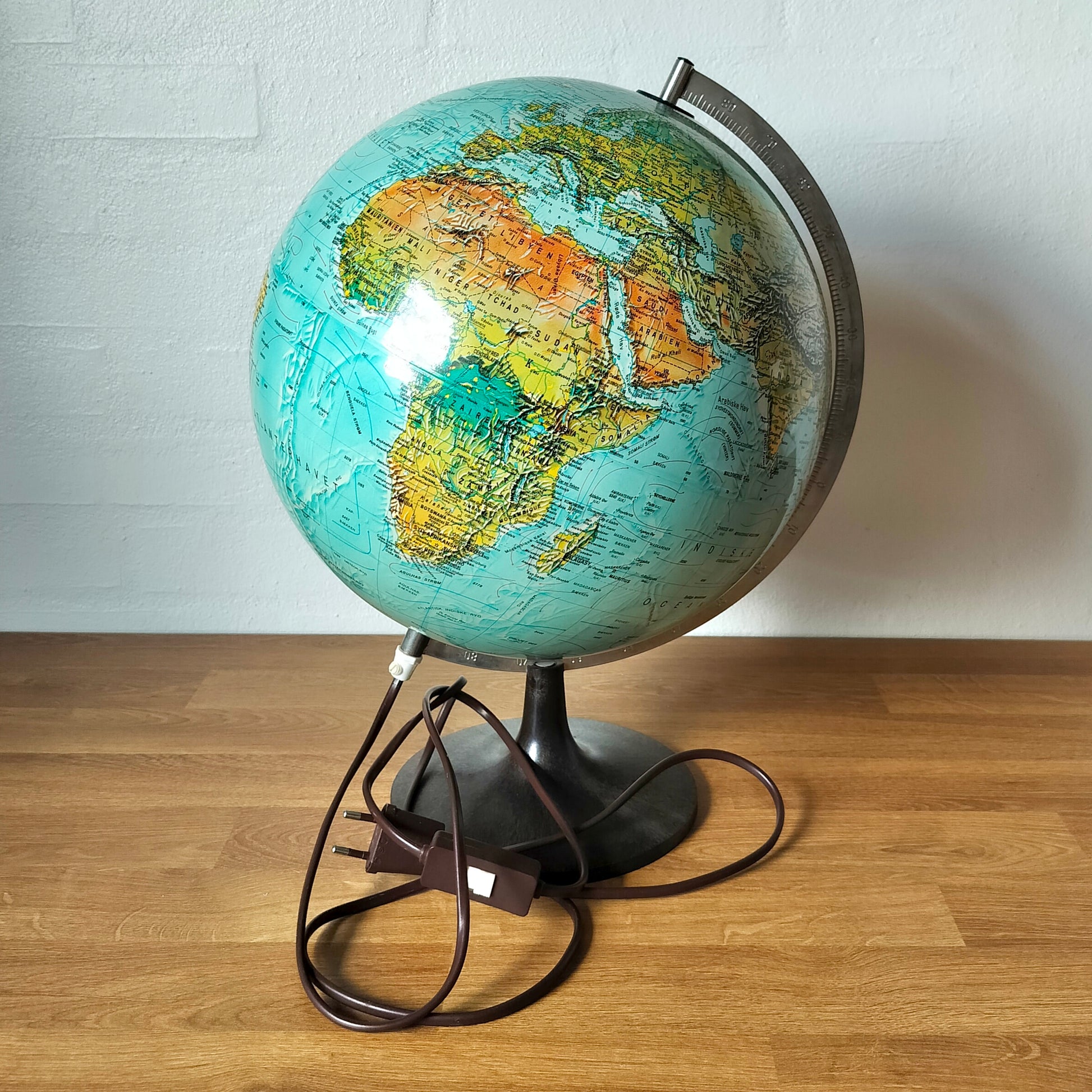 Secondhand - Scan-Globe Globus på brun plastik fod (1972)