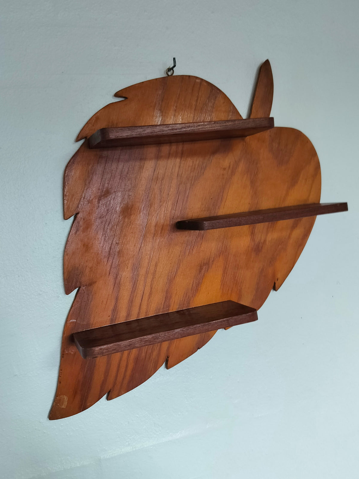 Secondhand - Væghylde i træ bladformet med 3 hylder