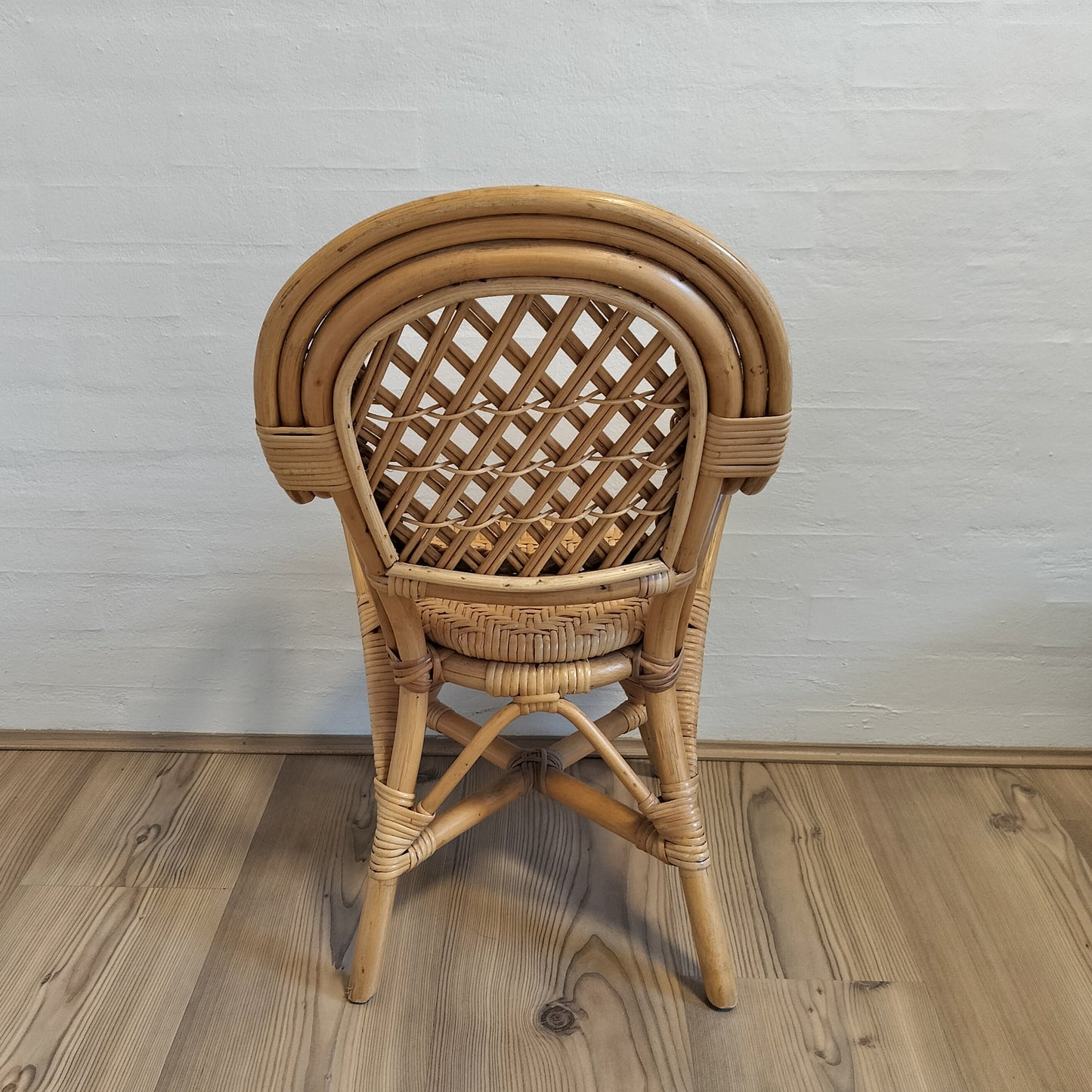 Secondhand - Bambus børnestol bagsiden