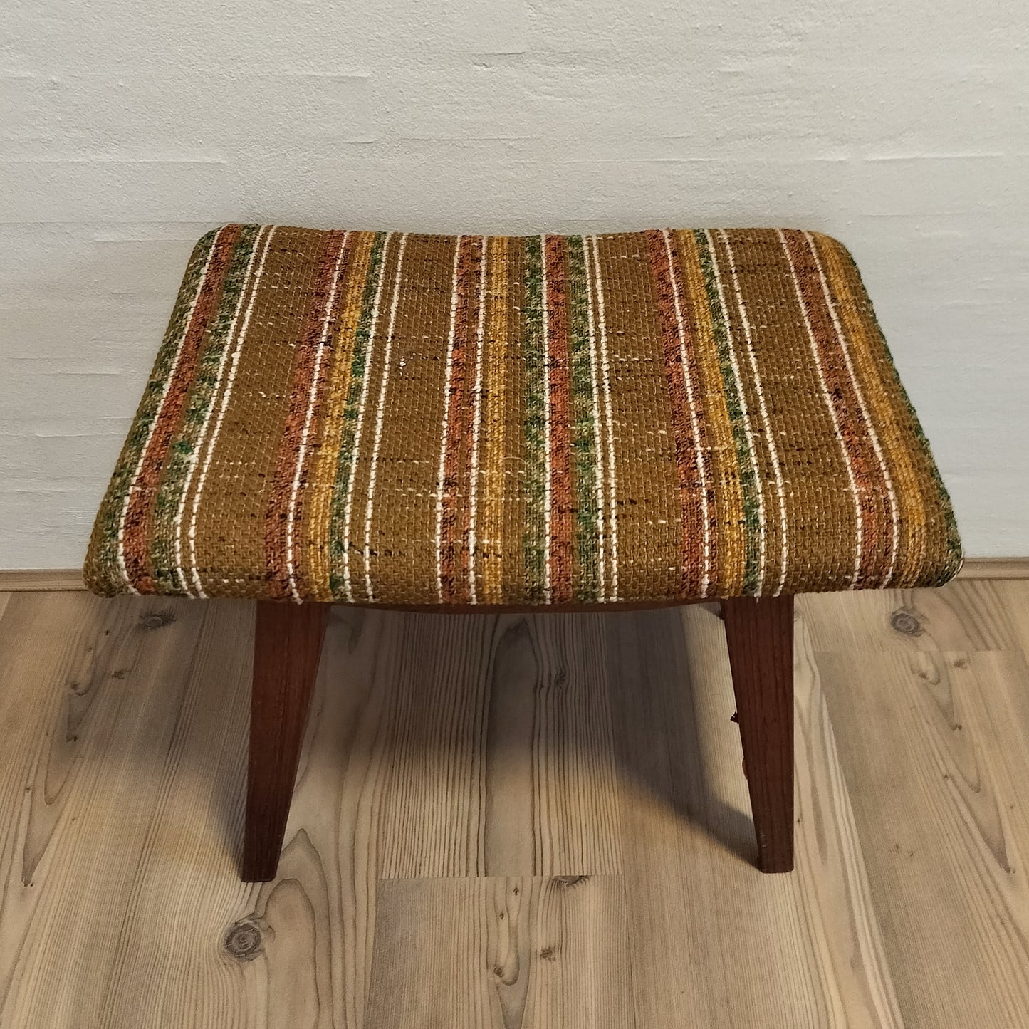 Secondhand - Fodskammel i teaktræ