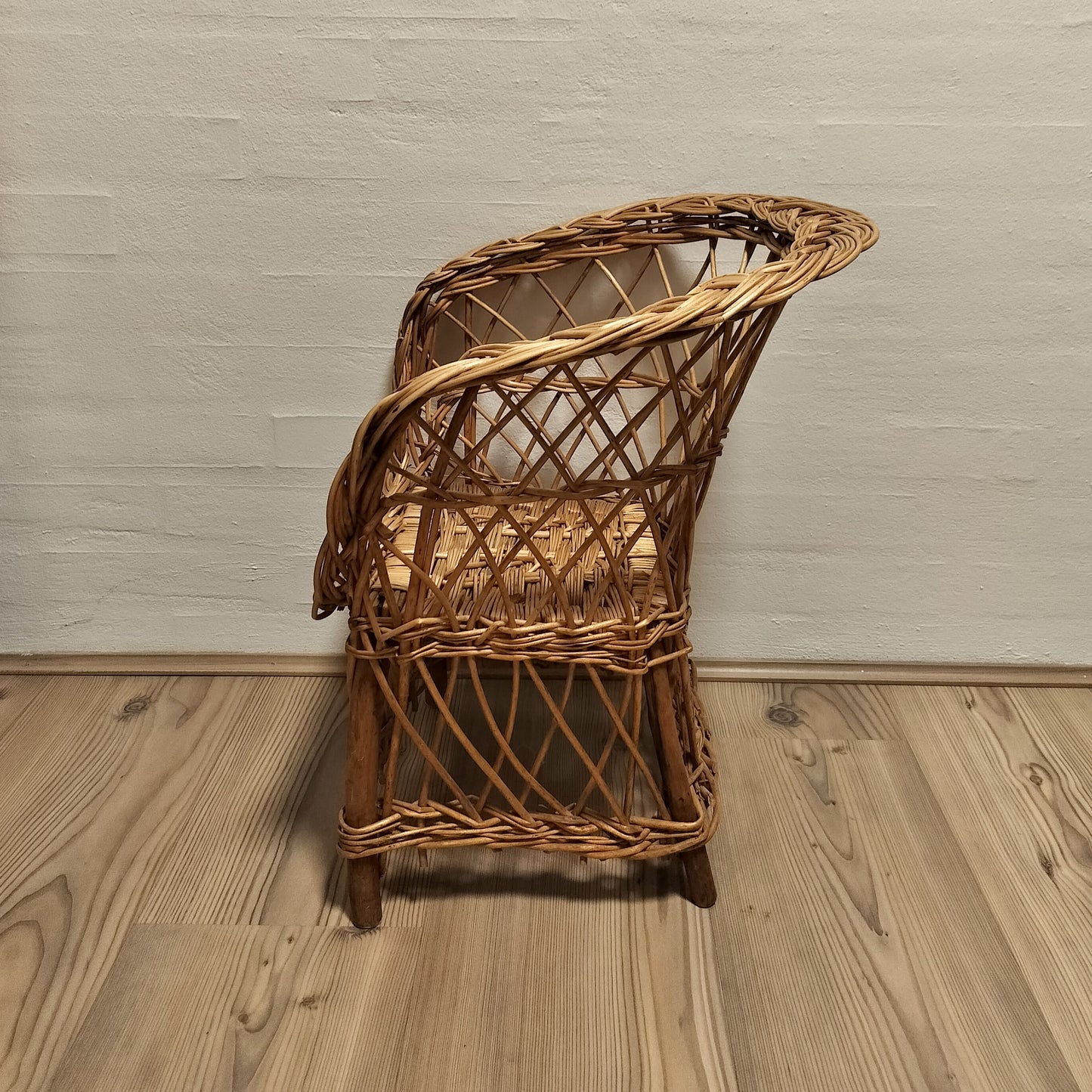 Secondhand - Flettet børnekurvestol