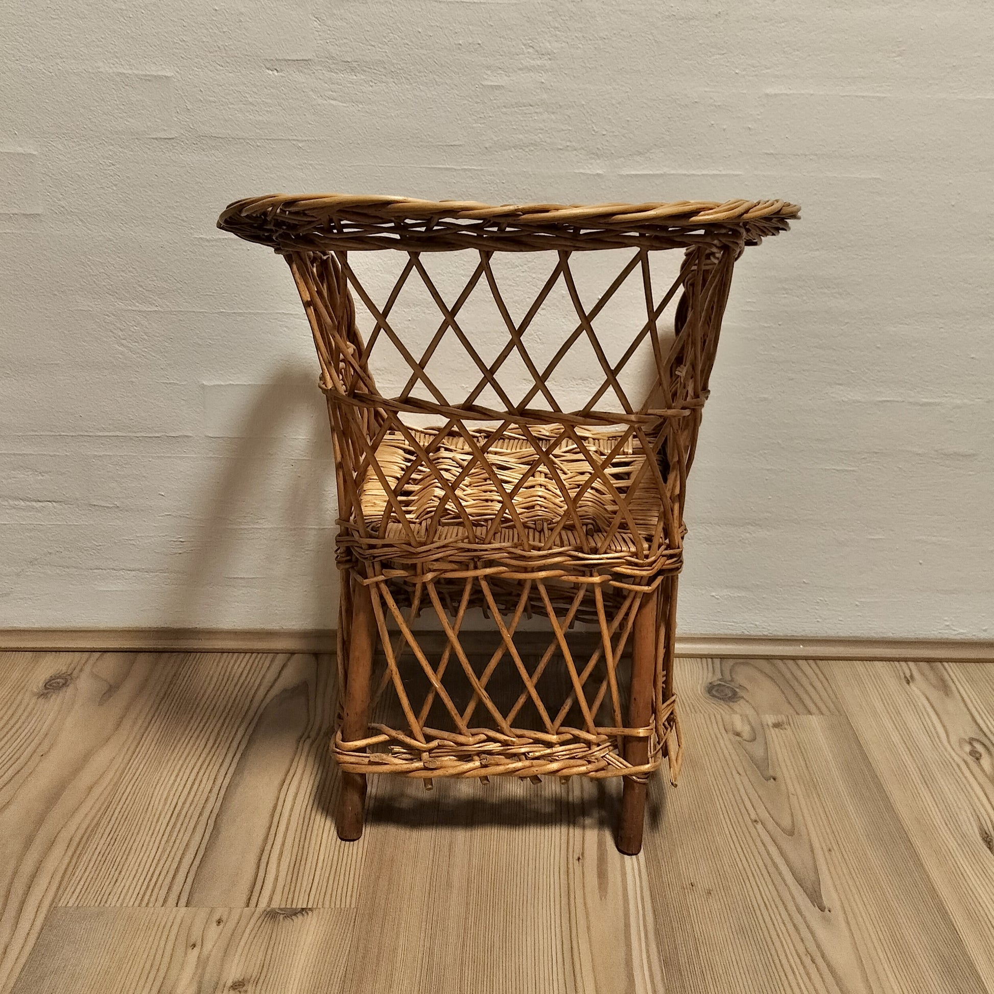 Secondhand - Flettet børnekurvestol