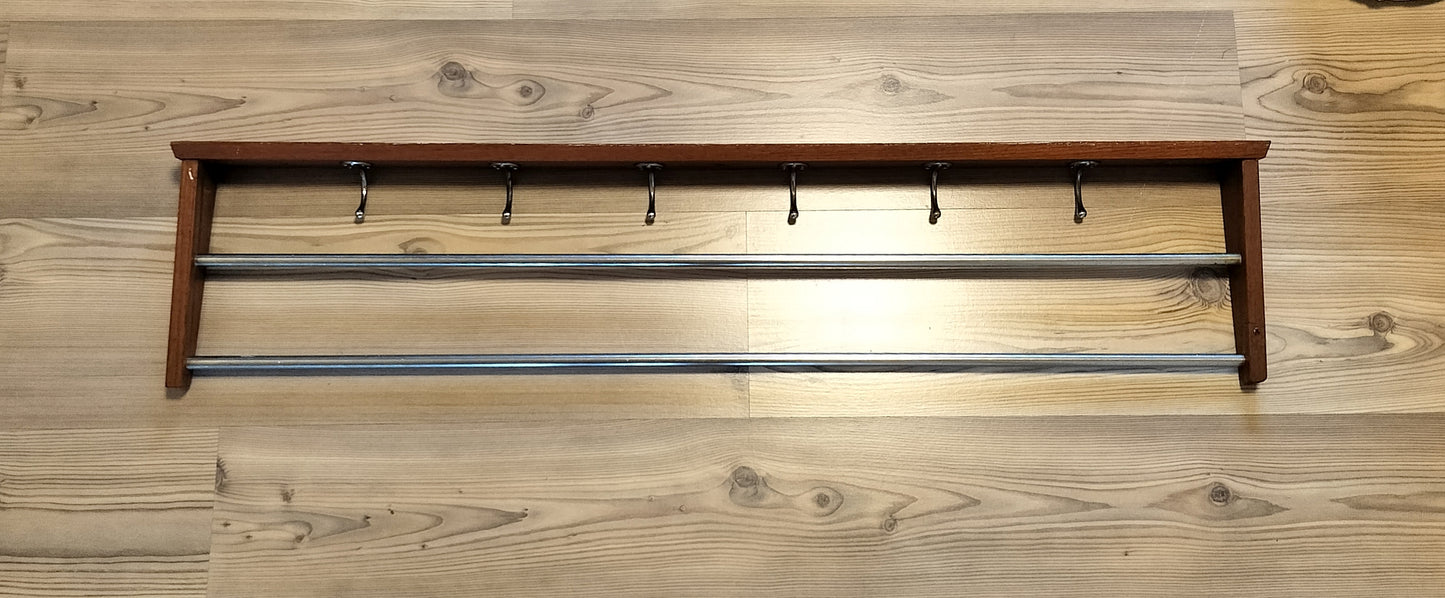 Secondhand - knagerække med hattehylde teak B 100,5 cm