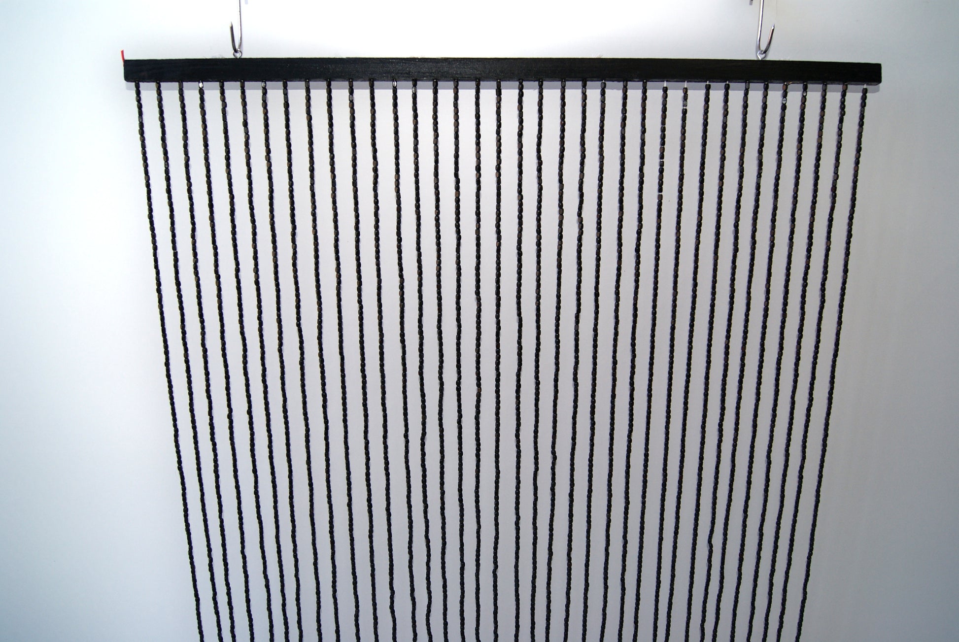 Forhæng med sorte træperler