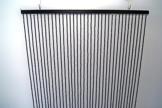 Forhæng med sorte træperler