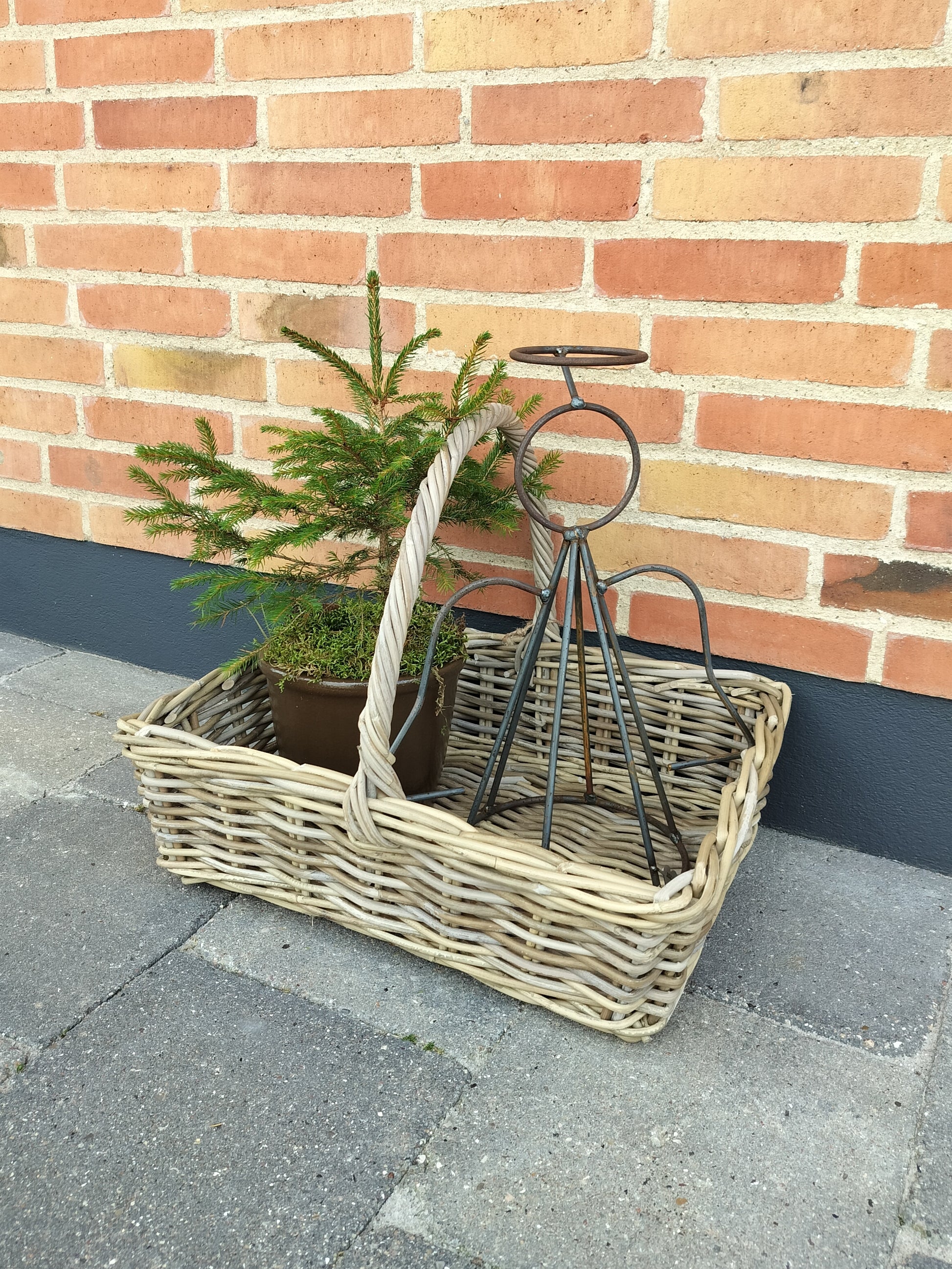 Flettet bykurv i grå rattan L 51 x B 40 x H 16 cm