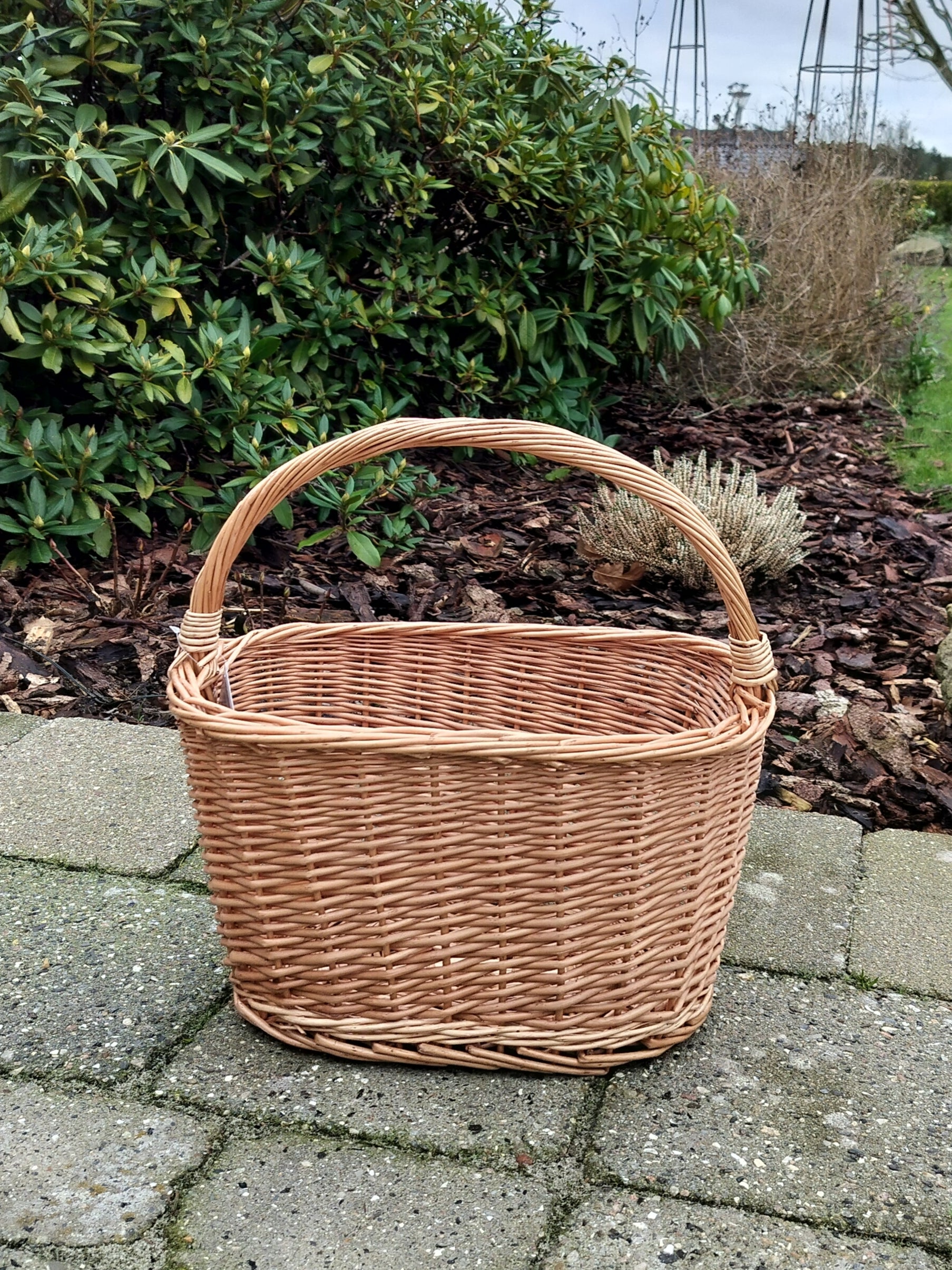 Bykurv oval af rødpil L 42 x B 30 x H 24/38 cm