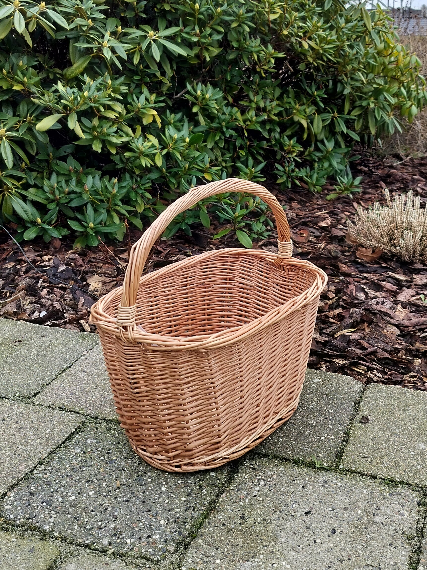 Bykurv oval af rødpil L 42 x B 30 x H 24/38 cm