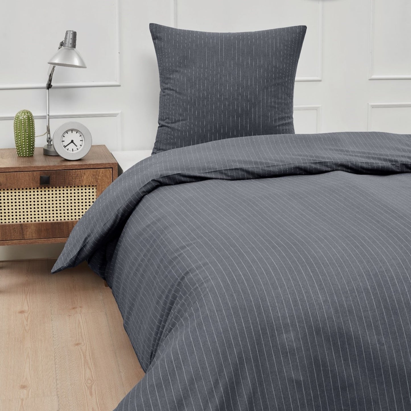By Skagen sengesæt - Carina, grå med smalle striber 140x200 cm