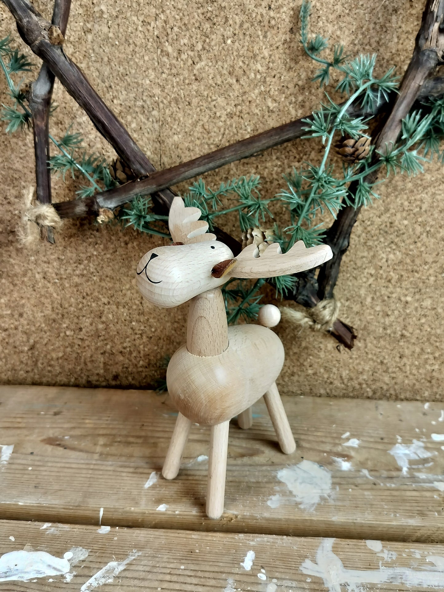 Elg i lys træ H 16 cm