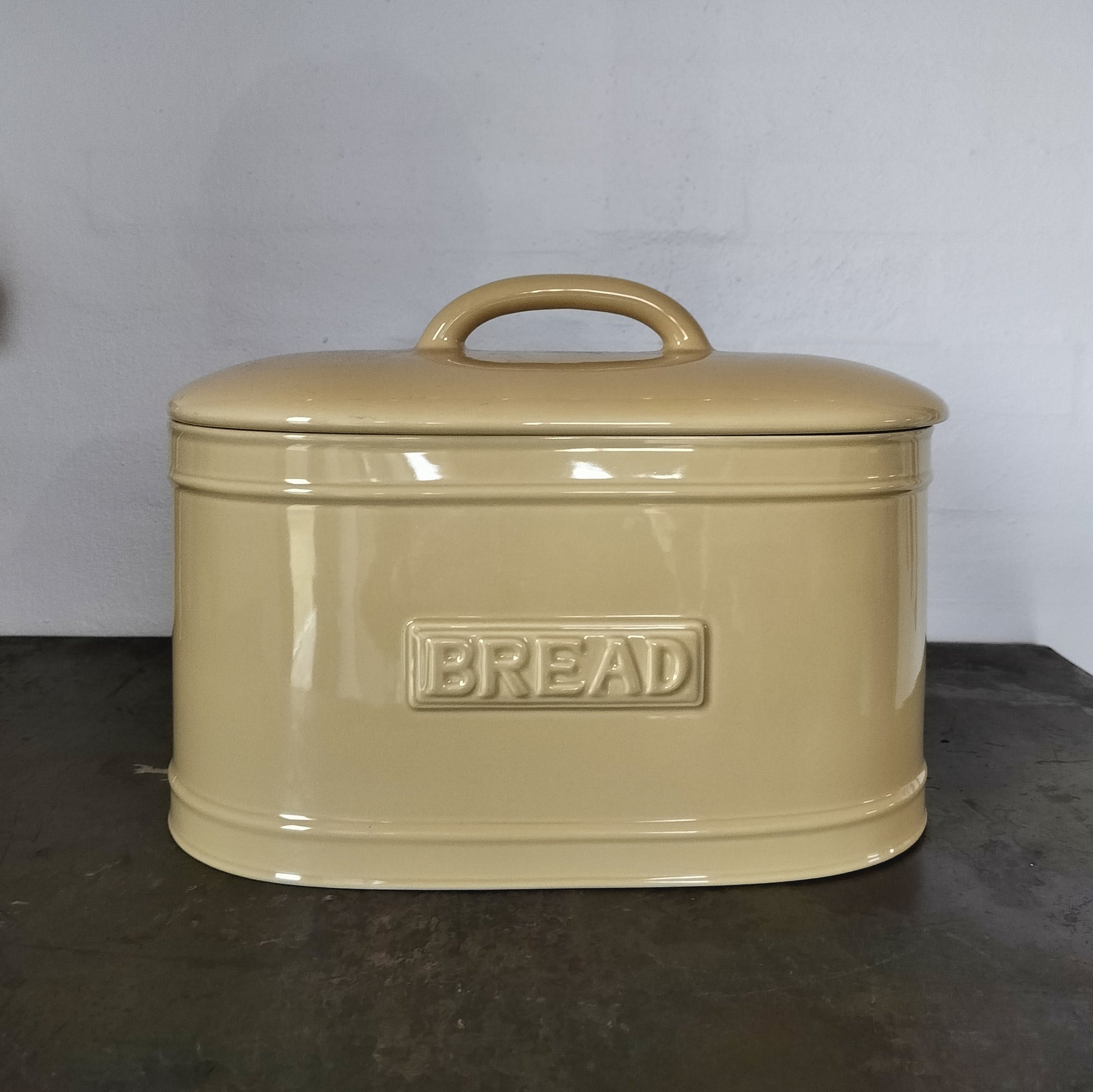 Ib Laursen - Brødboks oval i farve Wheat Straw (udstillingsmodel)