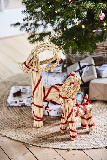 Ib Laursen - Julebuk med rødt bånd My Nostalgic Christmas H 43 cm
