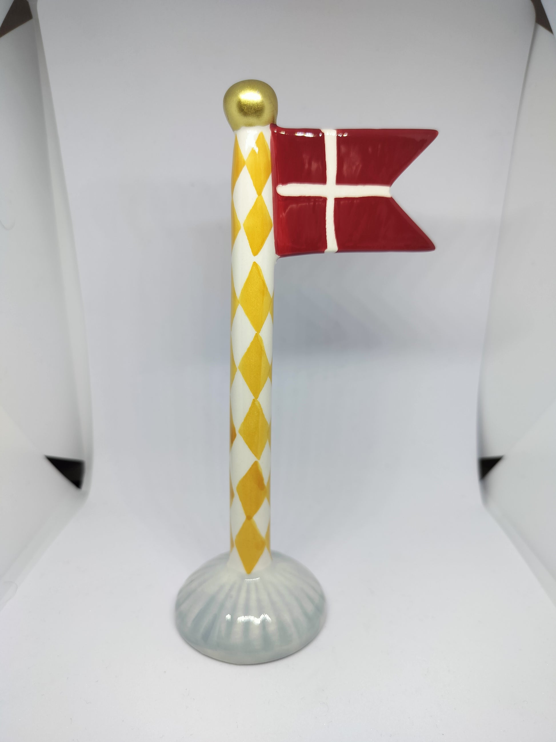 keramik flag med harlekin mønster - karrygul