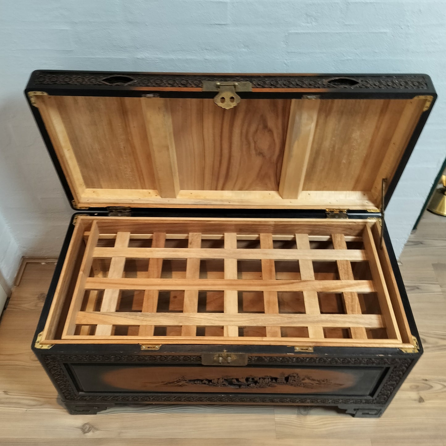 Secondhand - Gammel kinesisk kiste (Afhentningsvare)