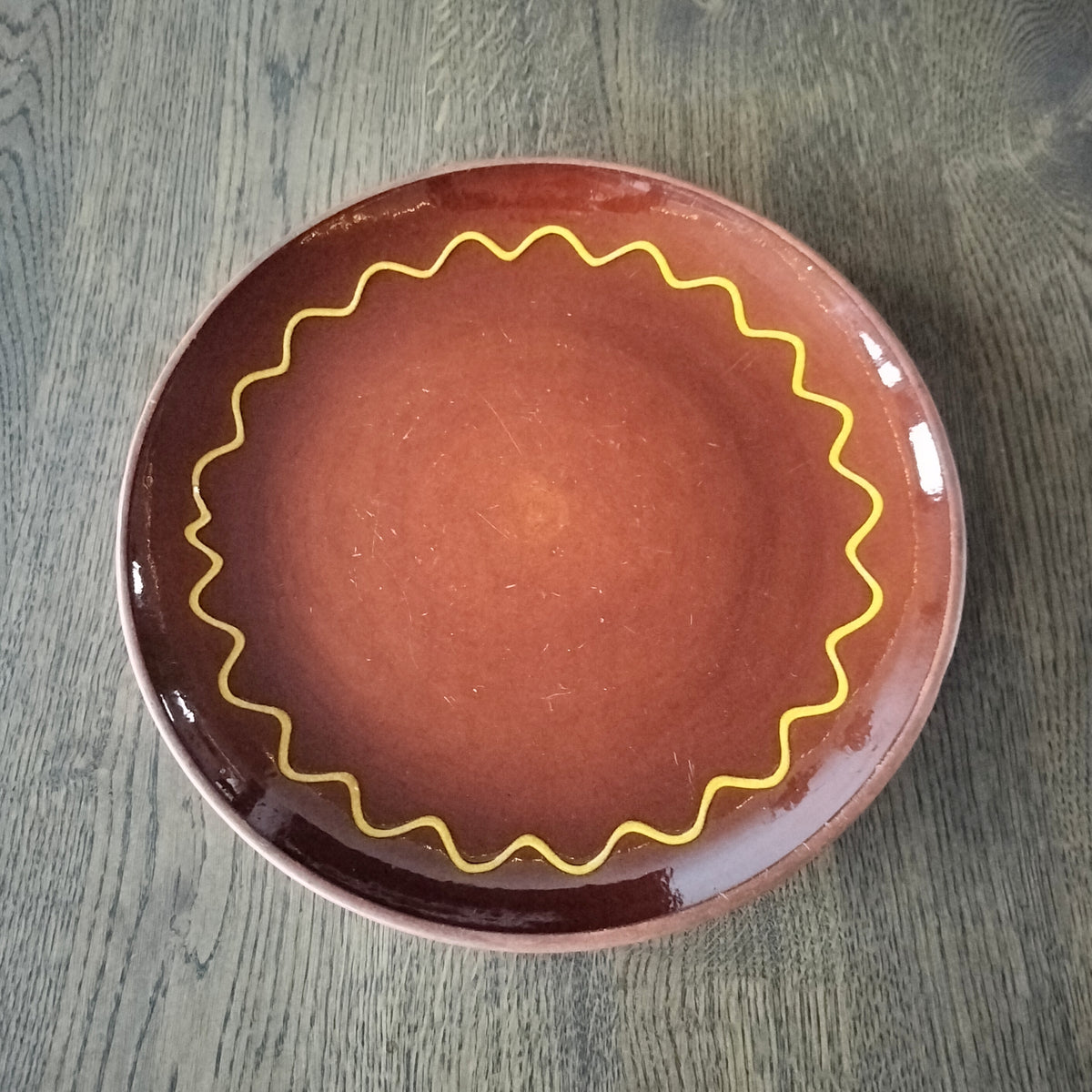 Lerfad med mønster Knabstrup Ø 29,5 cm og H 3,5 cm.