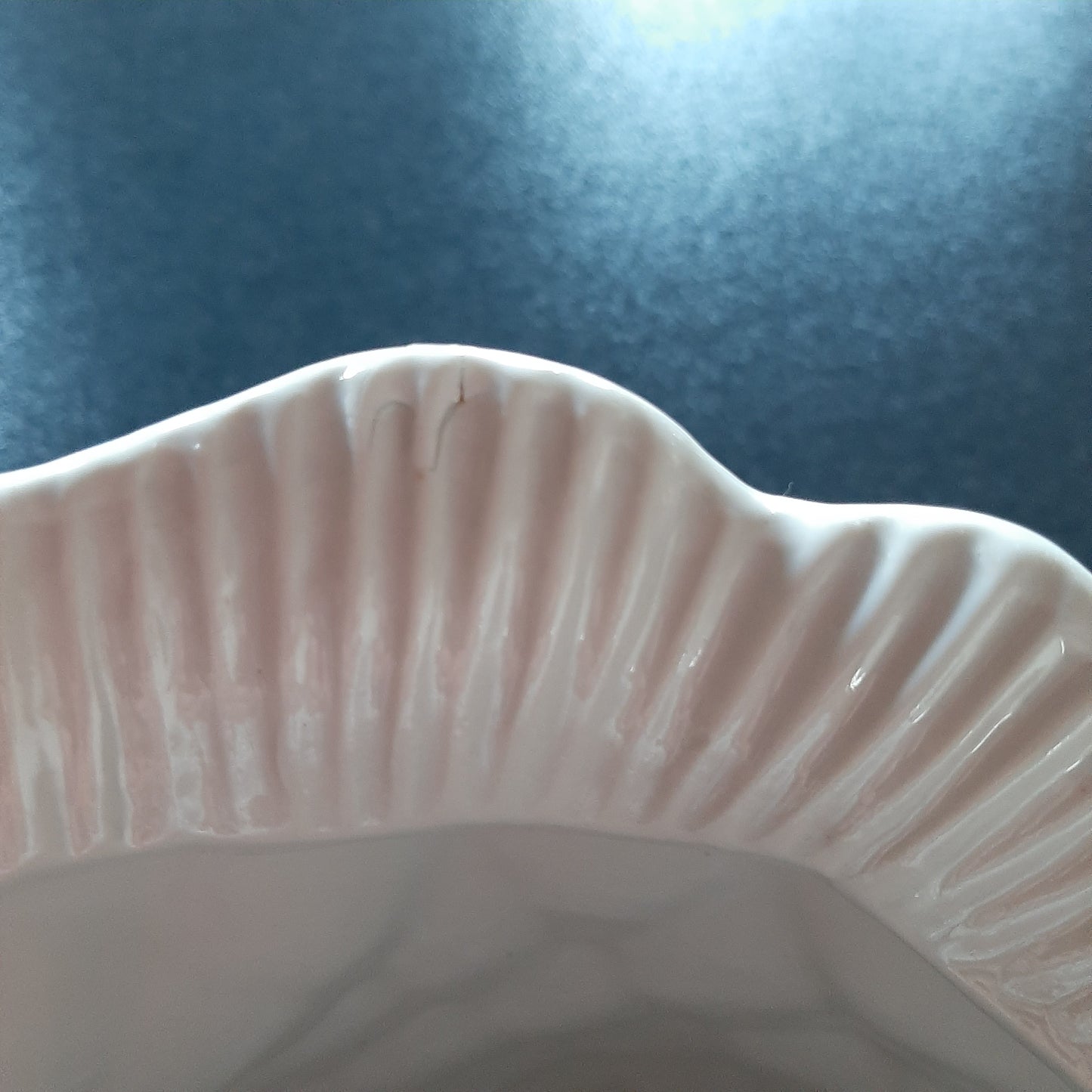 Secondhand - Hvid konkylie vase/potteskjuler