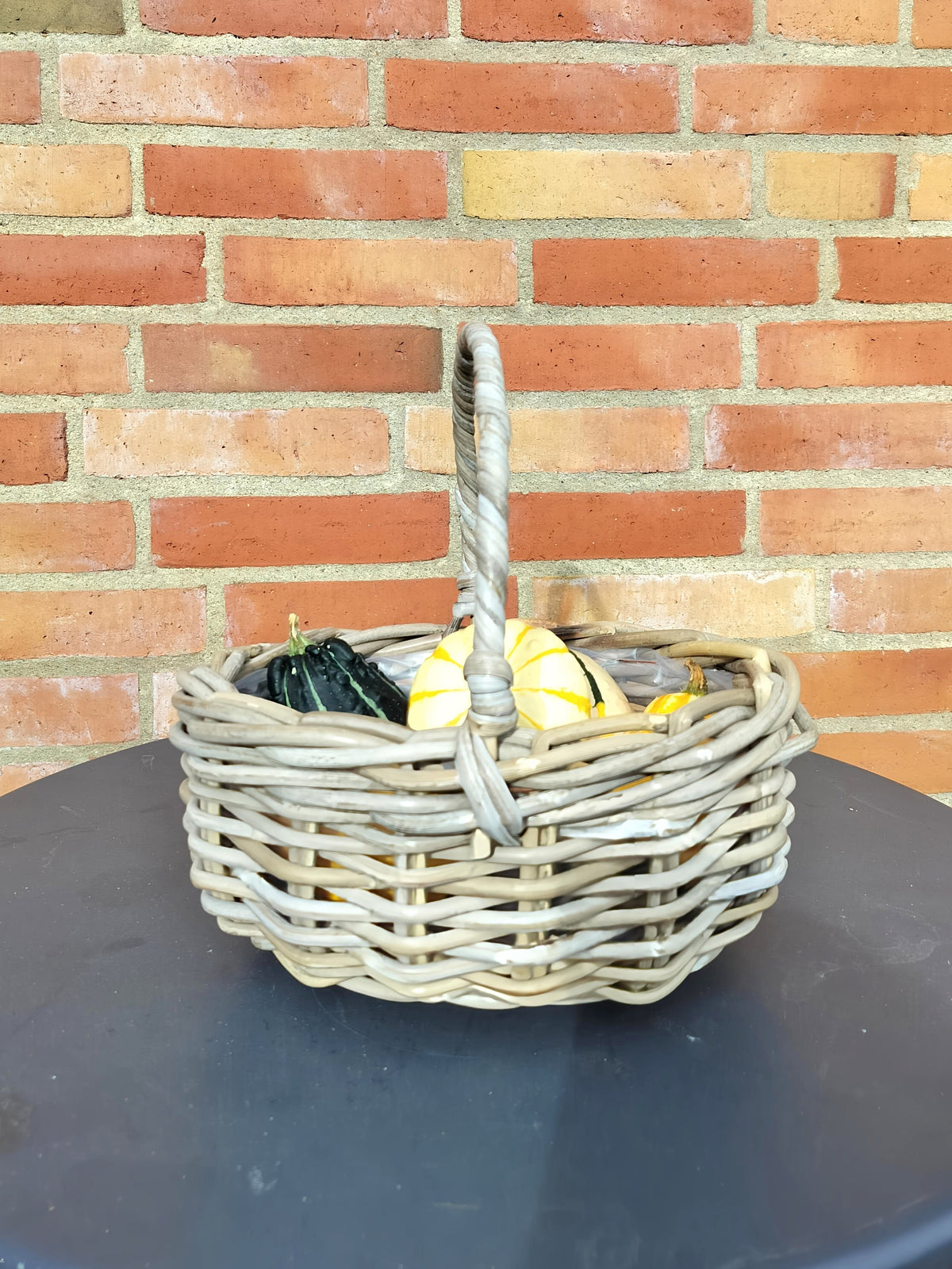 Mini bykurv ovalformet i flettet grå rattan