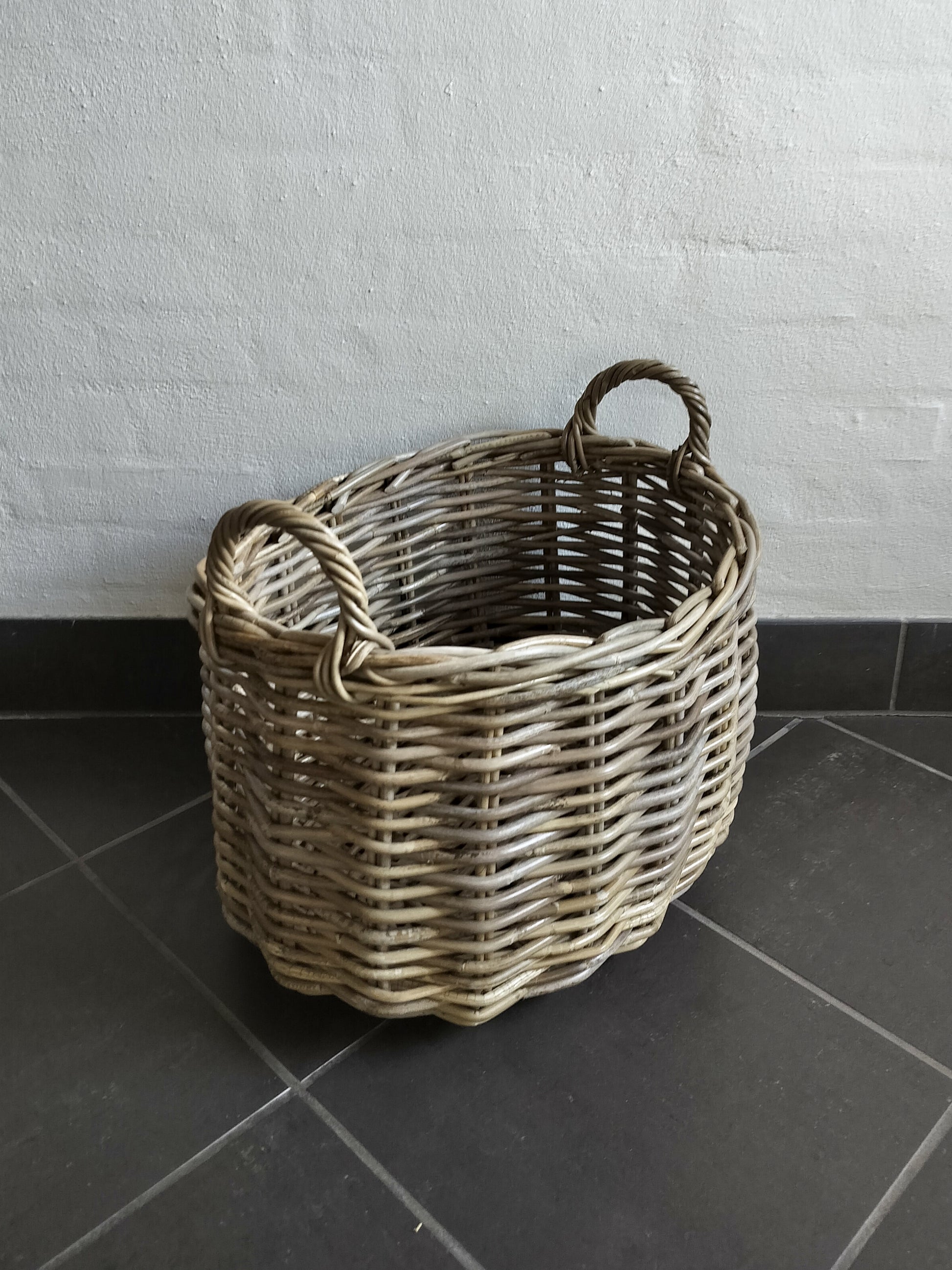 Flettet oval rattan tøjkurv L 43 x B 35 x H 30 cm