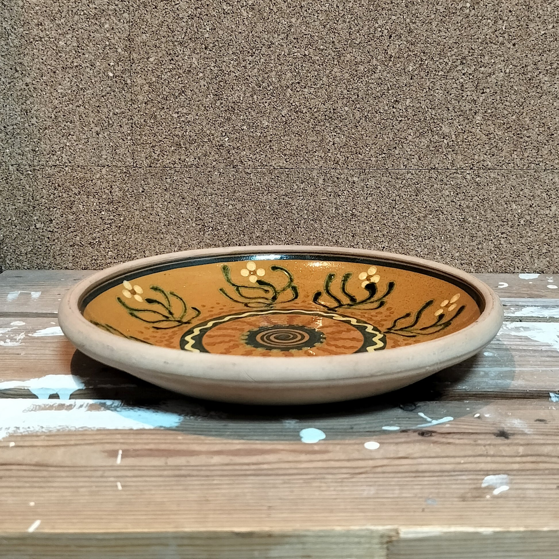 Secondhand - Lerfad dekoreret og glaseret indvendig  Ø 25 x H 4 cm.