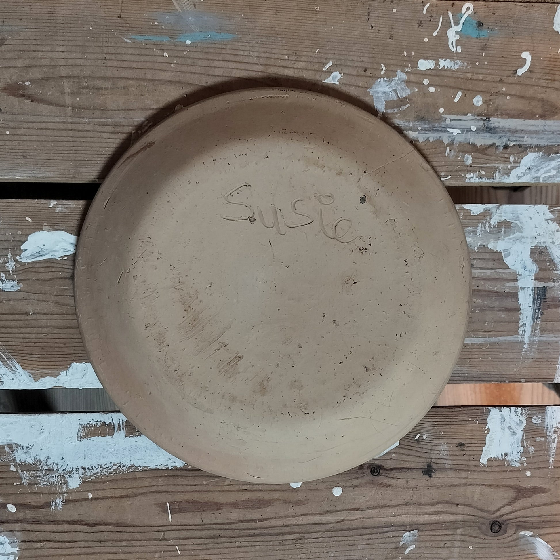 Secondhand - Lerfad dekoreret og glaseret indvendig  Ø 25 x H 4 cm.