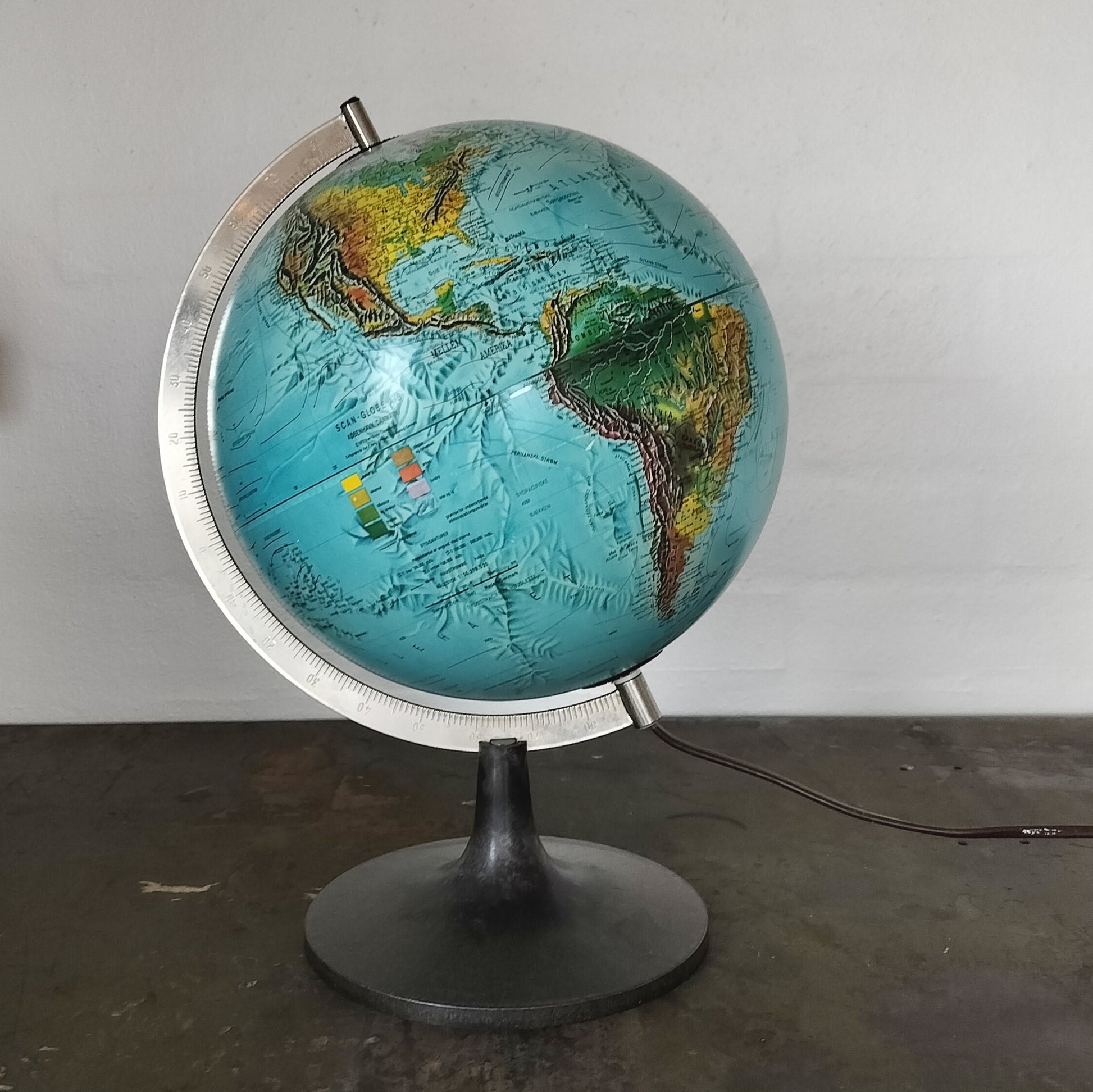 Secondhand - Scan-Globe Globus på brun plastik fod (lille)