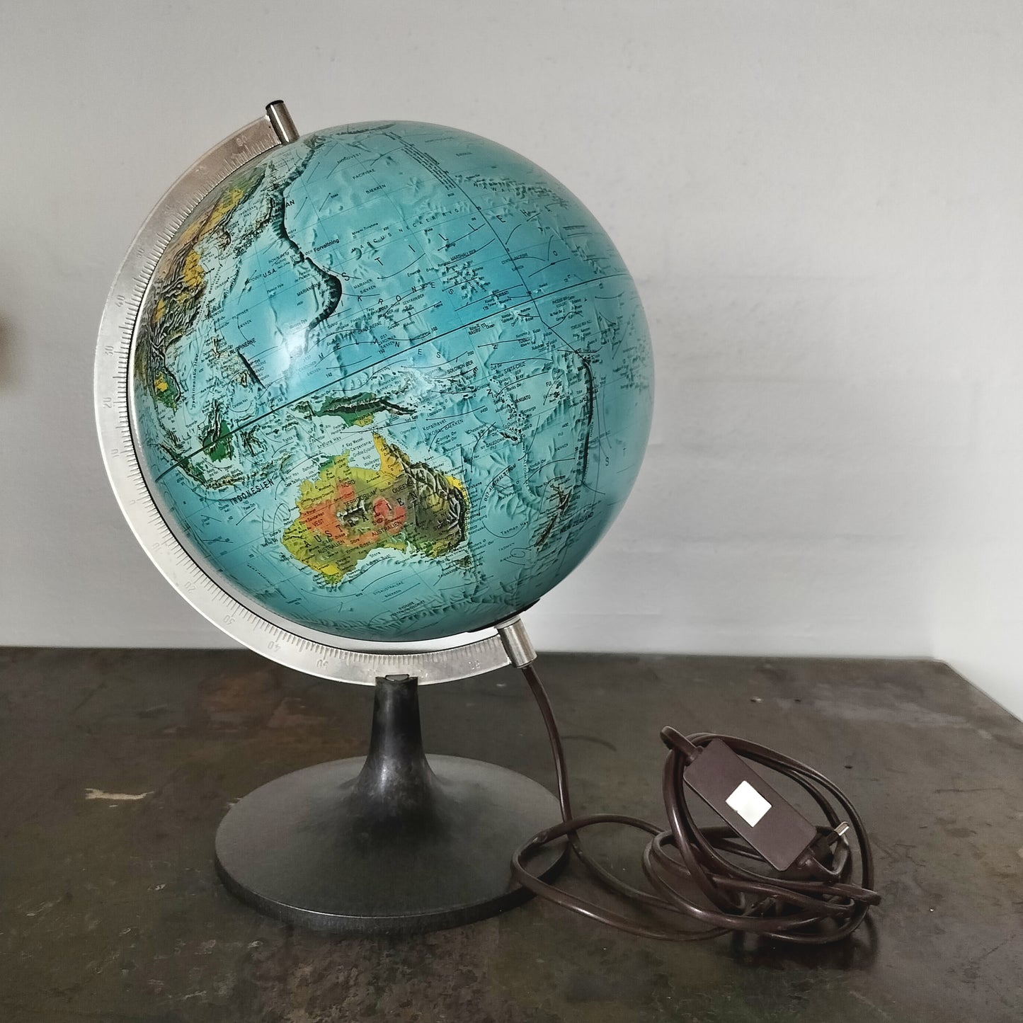 Secondhand - Scan-Globe Globus på brun plastik fod (lille)