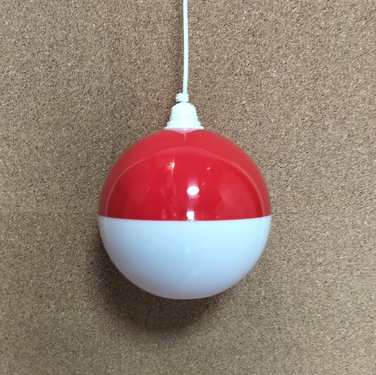 Secondhand - Loftlampe i rød og hvid plastik Ø 23 cm