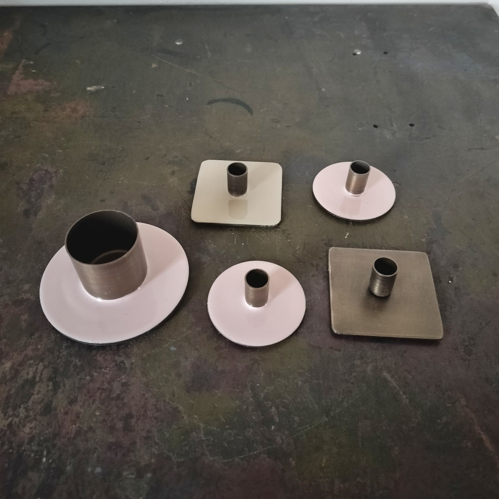 Secondhand - Lot med 5 stk. lysestager (4 til kertelys, 1 til 3,8 cm lys)