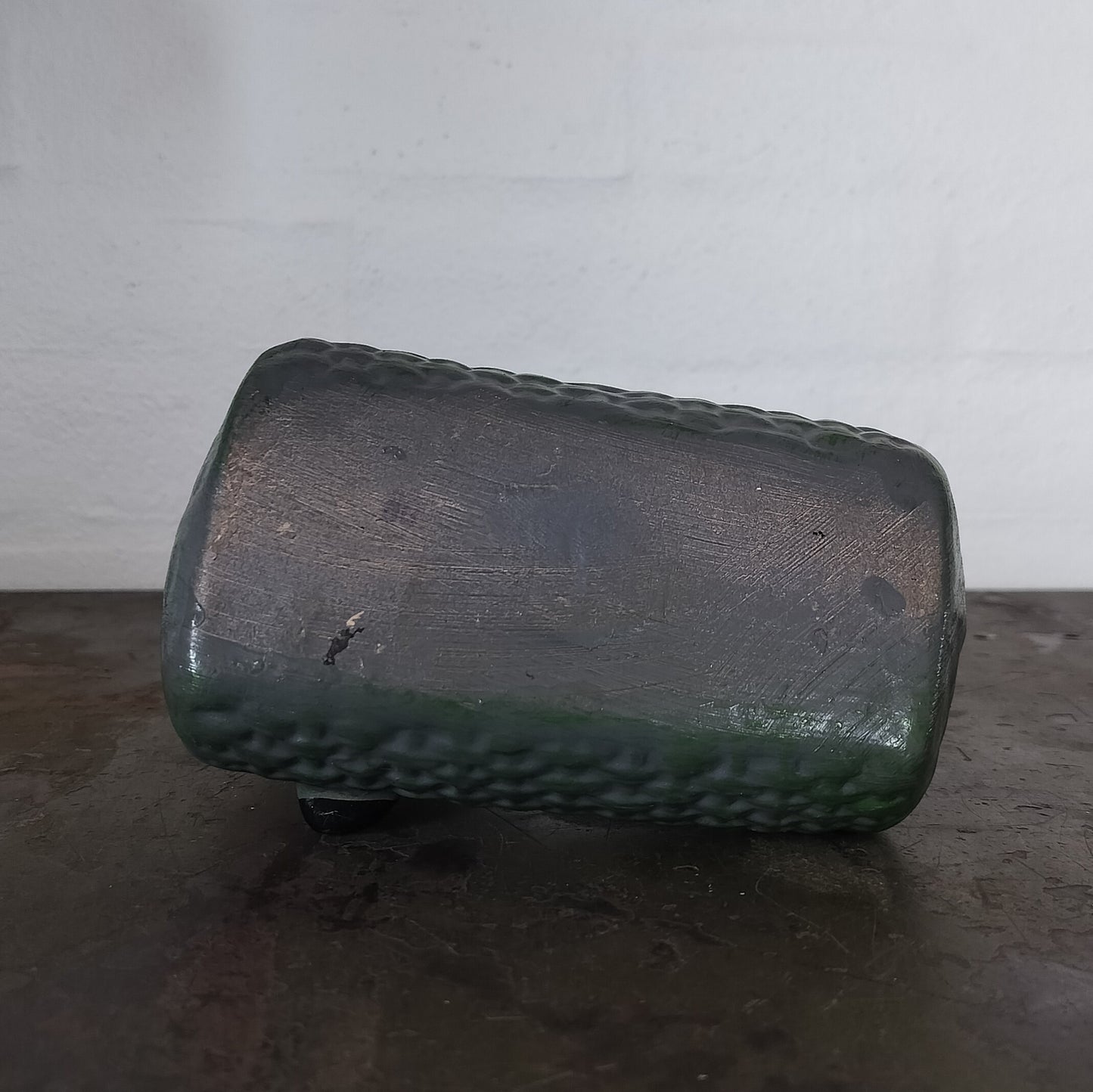 Secondhand - Vintage potteskjuler + lysestage med nisse på en stub