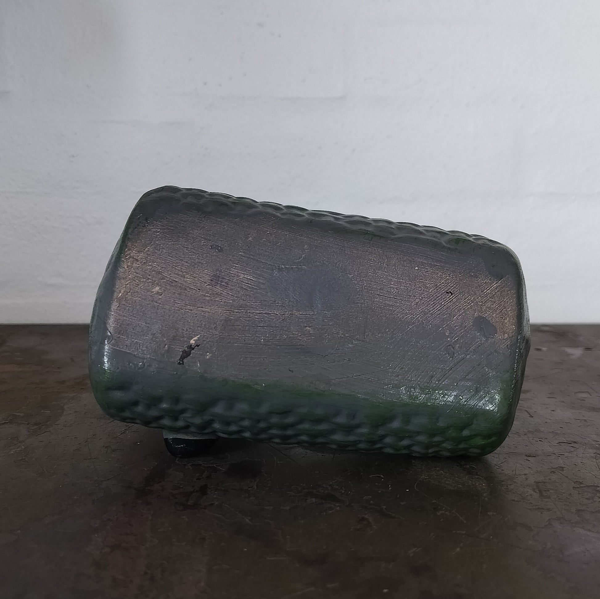 Secondhand - Vintage potteskjuler + lysestage med nisse på en stub