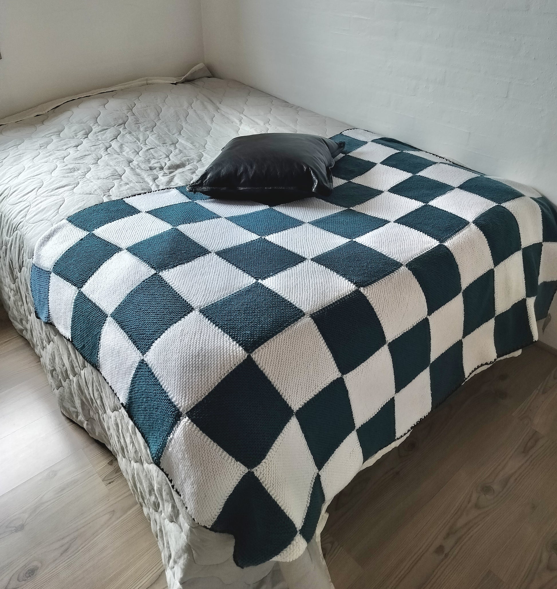 Secondhand - Strikket mormor tæppe 116 x 148 cm