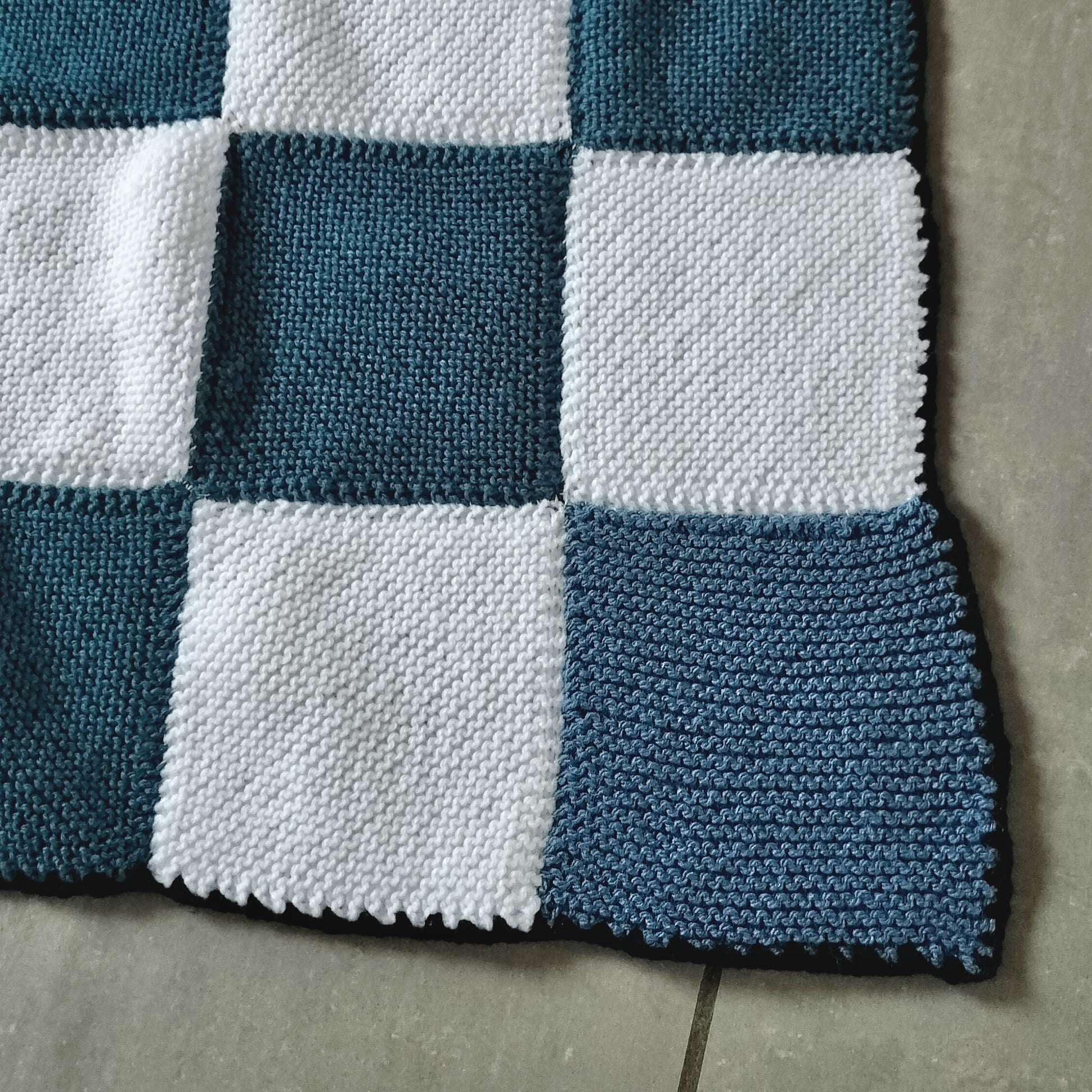 Secondhand - Strikket mormor tæppe 116 x 148 cm