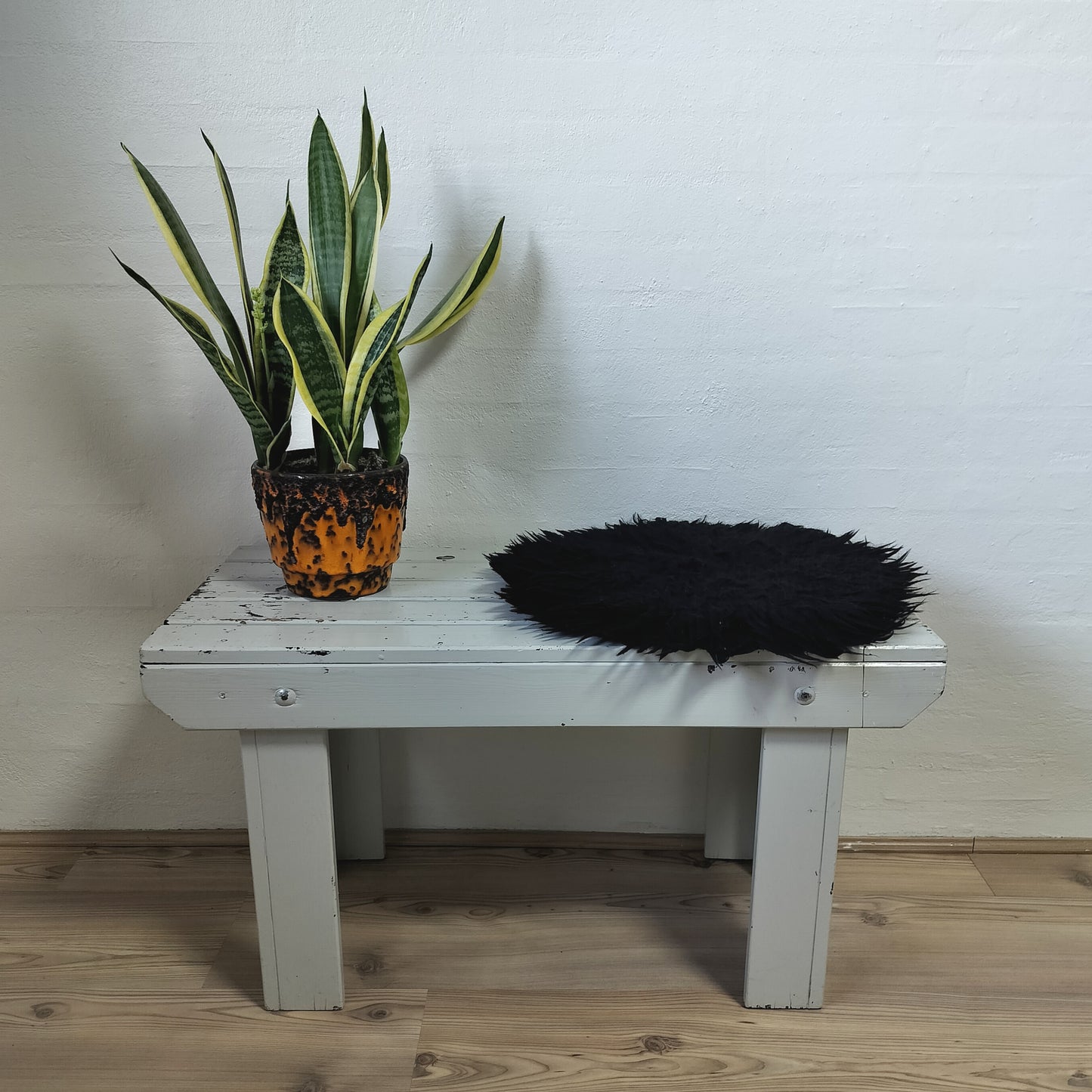 Secondhand - Gammel bænk lysegrå malet B 77,5 x D 37 x H 42,5 cm