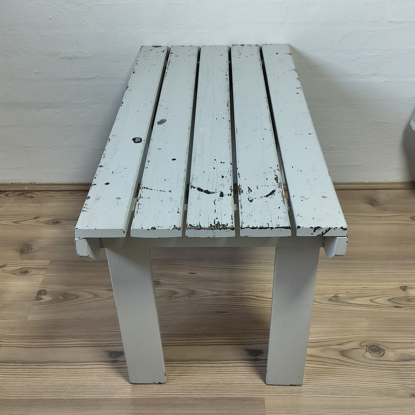 Secondhand - Gammel bænk lysegrå malet B 77,5 x D 37 x H 42,5 cm