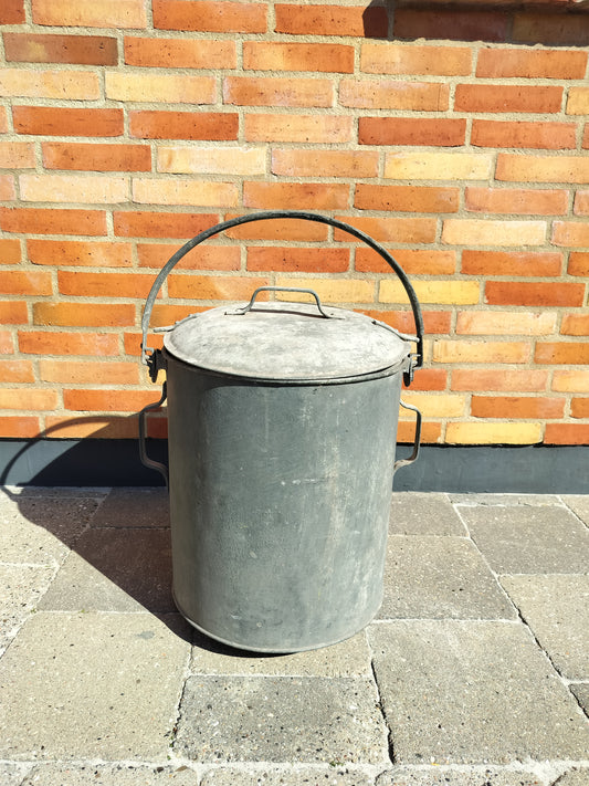 Secondhand - Gammel Zink skraldespand med låg H 53 cm