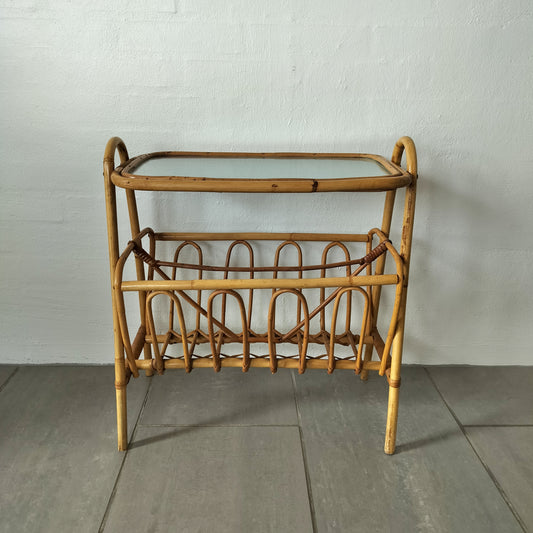 Secondhand - Bambus avis holder med matteret glas bordplade