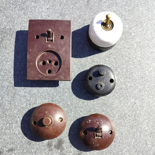 Secondhand - Lot med gamle stikkontakter