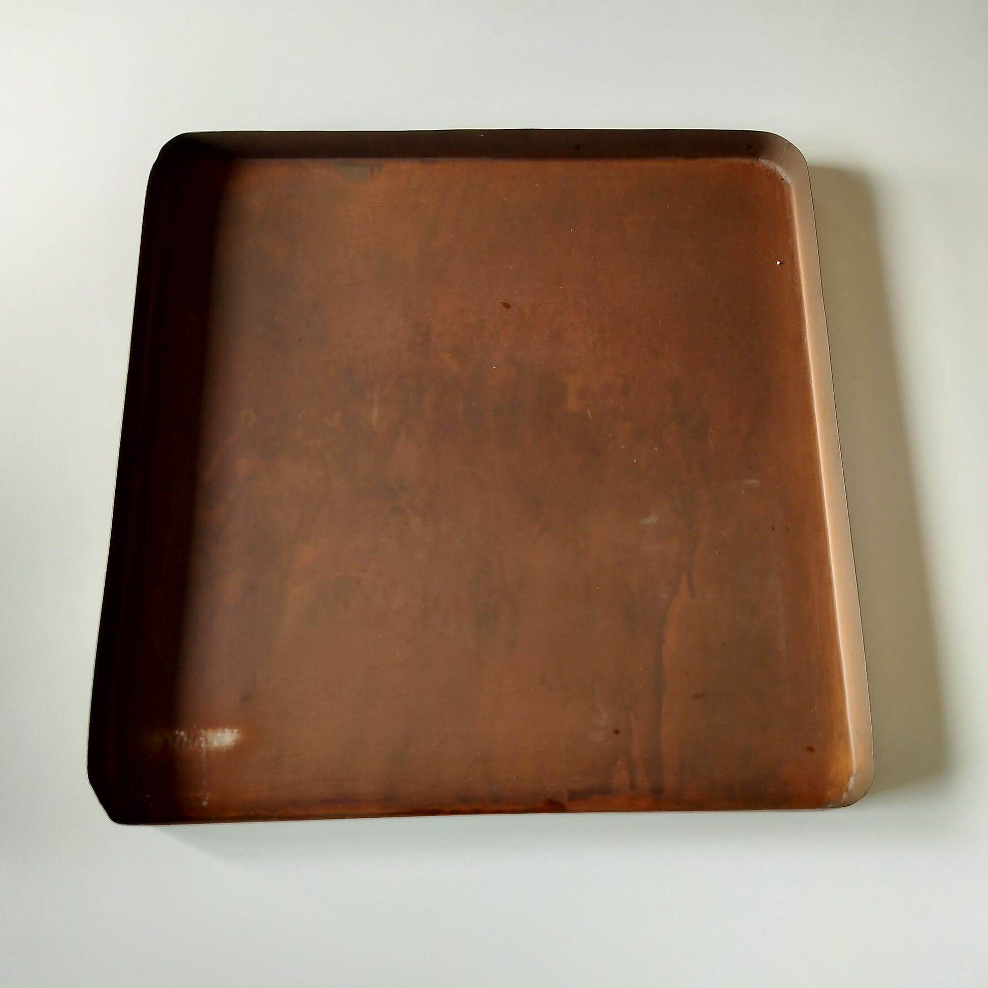 Secondhand - Stor antikbrun metal bakke 40 x 40 x H 2,7 cm