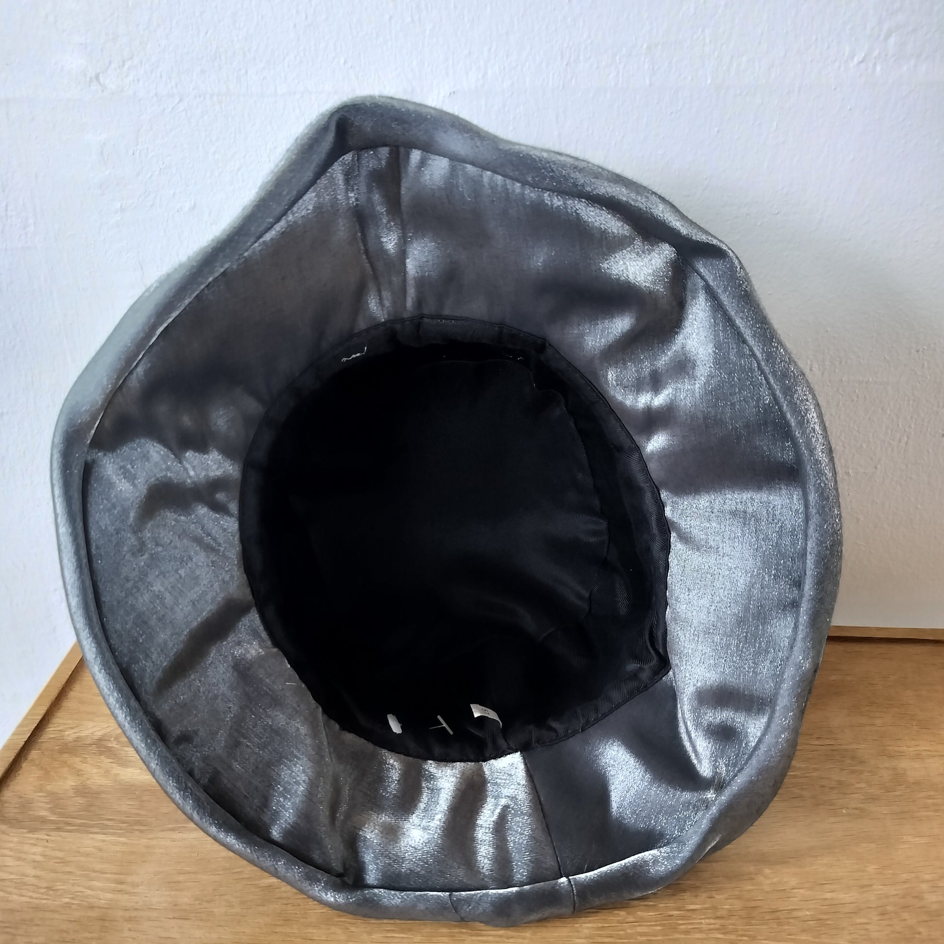 Secondhand Grå Damehat Inkl. Flamingo Hattehoved