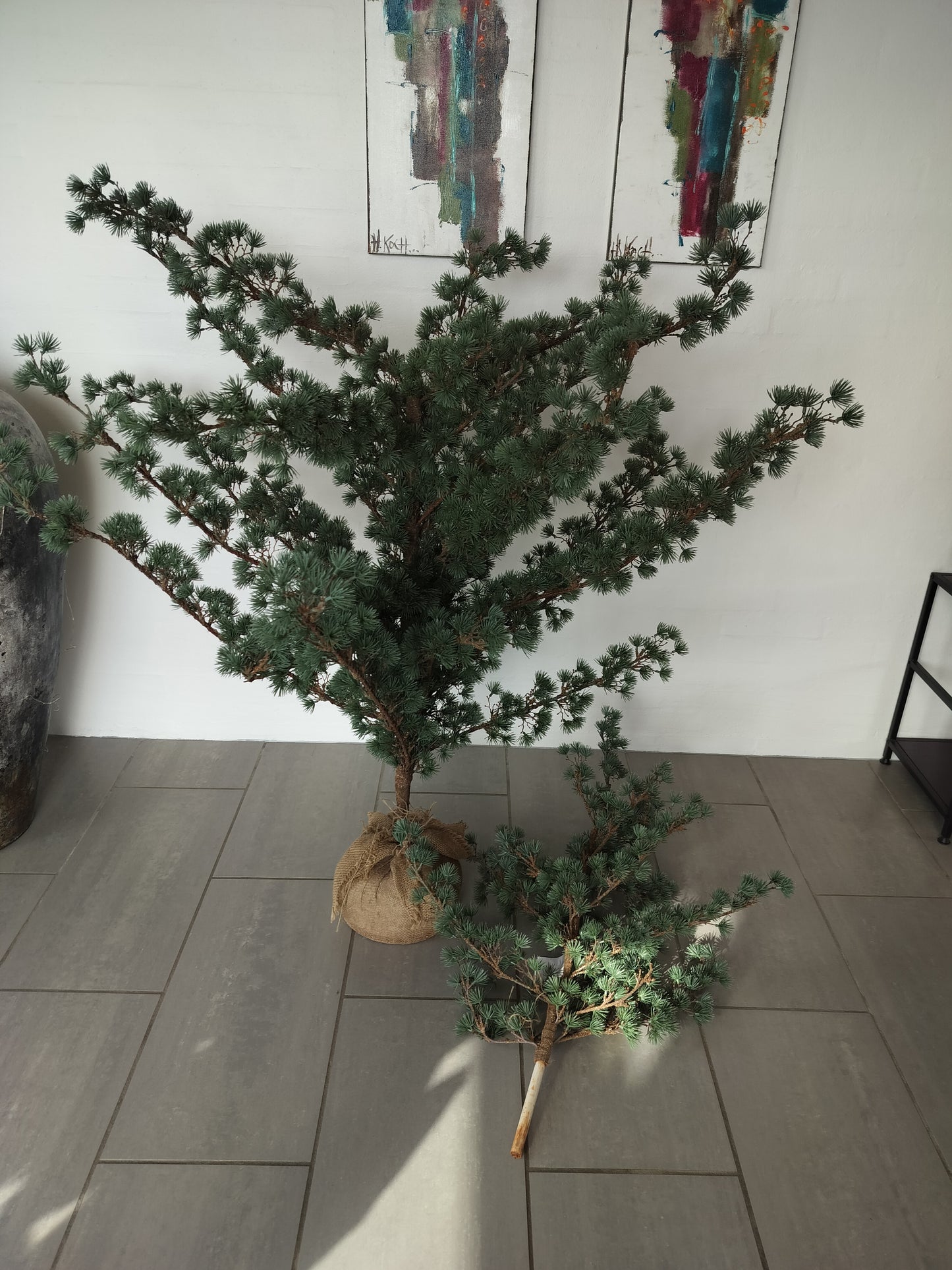 Kunstigt cedertræ på jutefod 180 cm (2. sortering/udstillingsmodel) - todelt