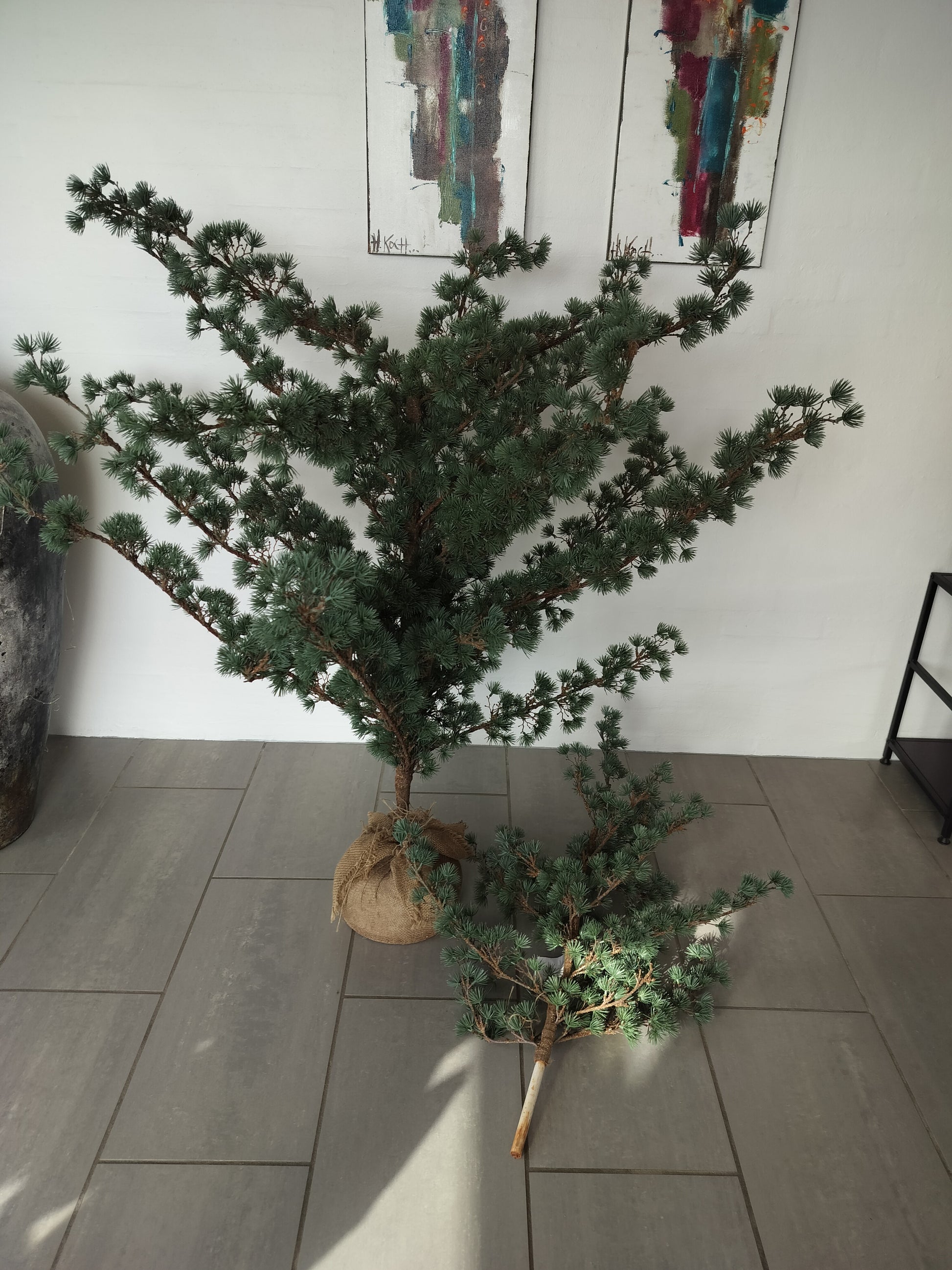 Kunstigt cedertræ på jutefod 180 cm (2. sortering/udstillingsmodel) - todelt