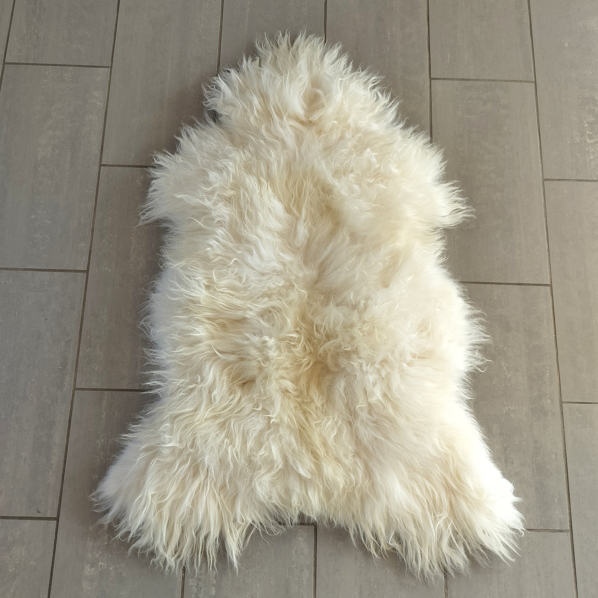 Lammeskind langhåret hvid  L 130 x B 95 cm