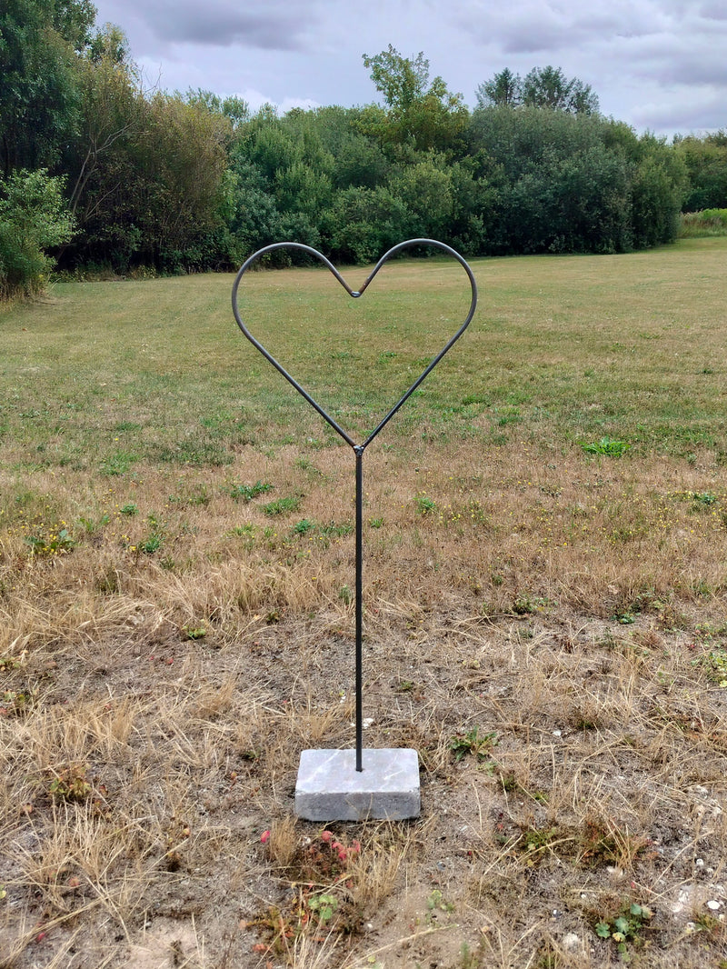 Hjerte i jern på fod, herregårdssten, 96 cm