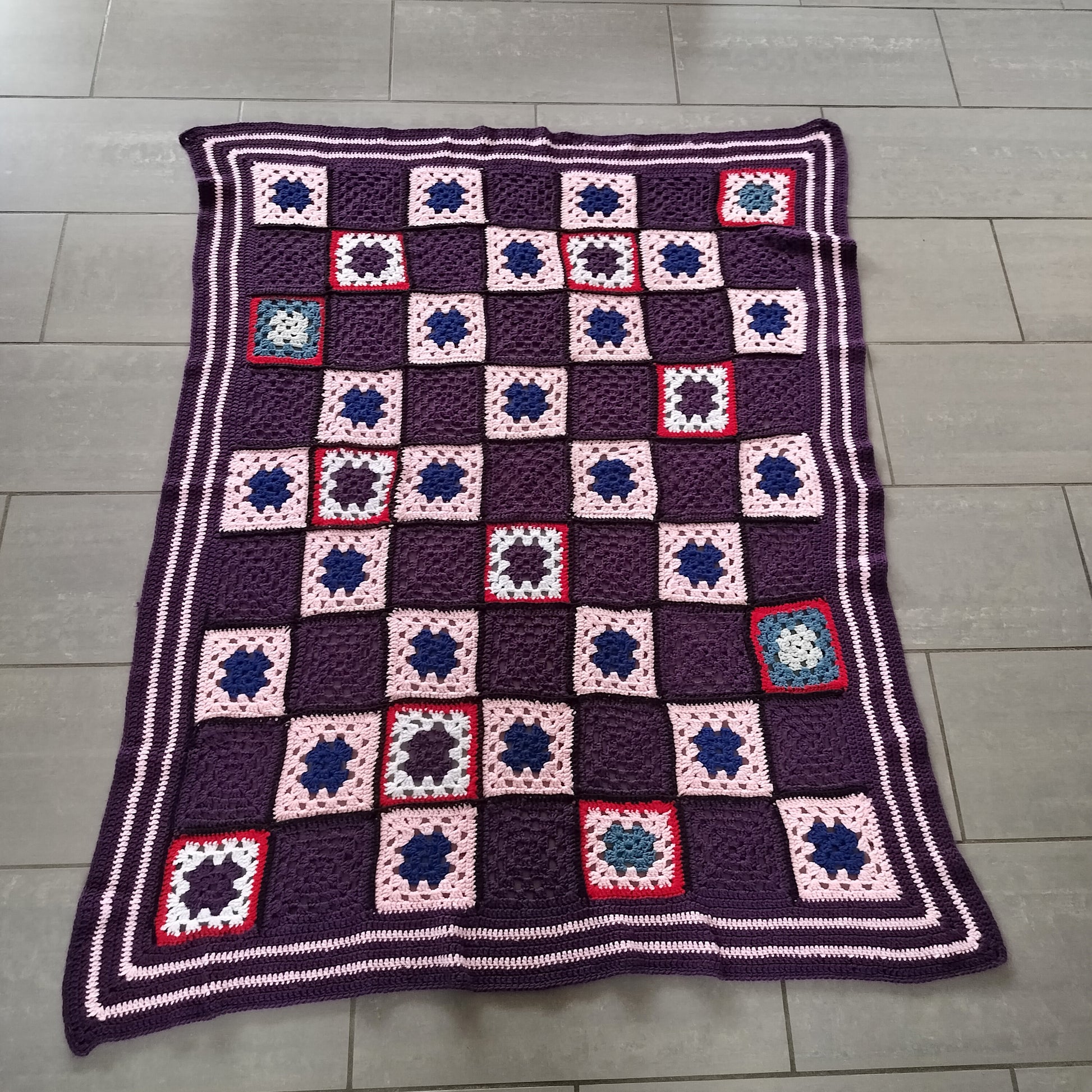 Secondhand - Hæklet mormor tæppe 120 x 160 cm