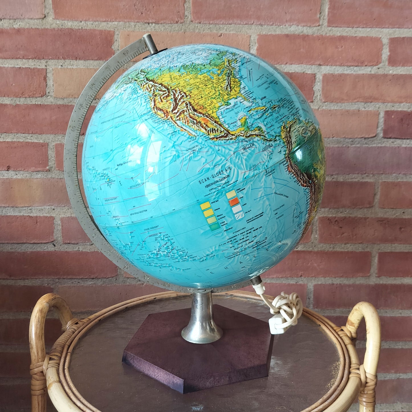 Secondhand - Scan-Globe Globus på brun plastik fod