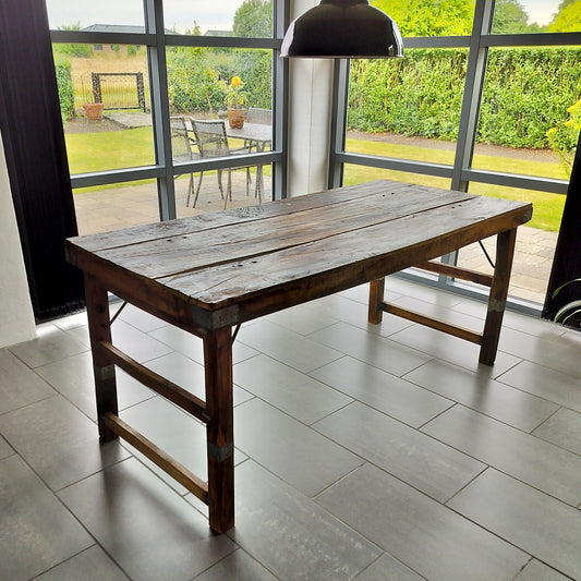 Secondhand - UNIKA  Markedsbord af træ m/metalbeslag