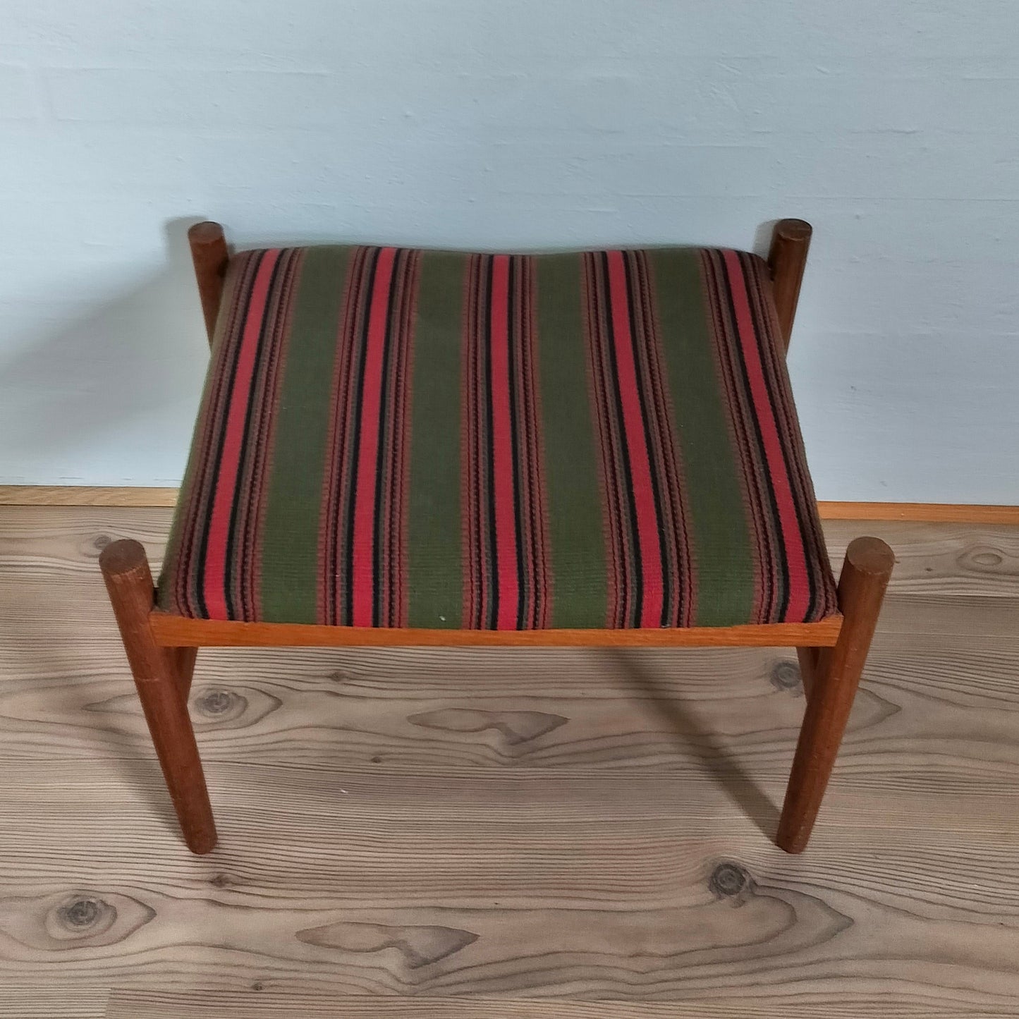Secondhand - Fodskammel i teaktræ (Spøttrup Møbelfabrik)