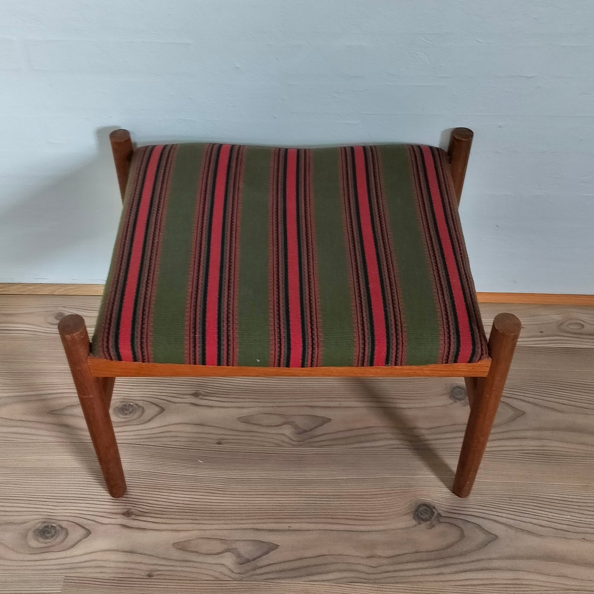 Secondhand - Fodskammel i teaktræ (Spøttrup Møbelfabrik)