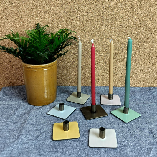 Secondhand - Lot med 7 stk. lysestager i forskellige farver til kertelys