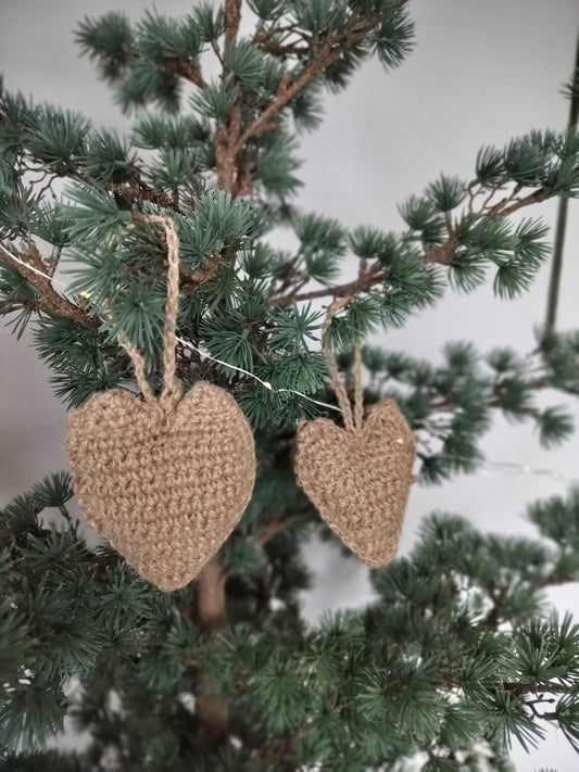 Ib Laursen - Hæklede jute hjerter til ophæng 2 stk. (små) B 8 x H 10-12,5 cm